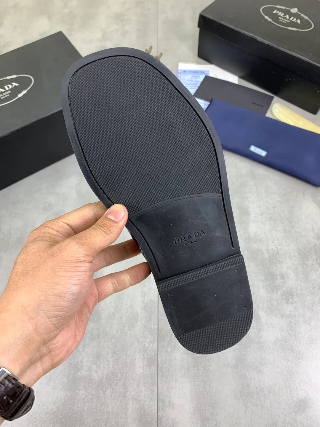 Men's shoes 💰P320💰【New style】🎁🎁🎁 PRADA Prada's new casual slippers, original official website 1:1, perfect workmanship, conveying a kind of noble luxury, sublimating its definition of luxury in Prada's high-end extraordinary craftsmanship. Original combination outsole, size: 39-46 colors 🉑️ to choose from